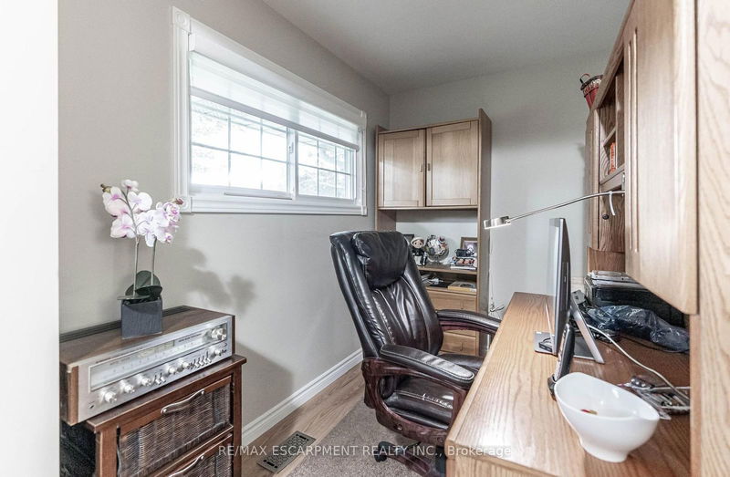 39 Oriole Cres  Grimsby, L3M 3X7 | Image 16