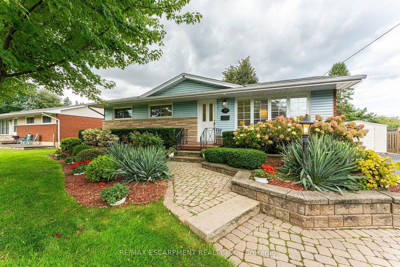 39 Oriole Cres  Grimsby, L3M 3X7 | Image 2