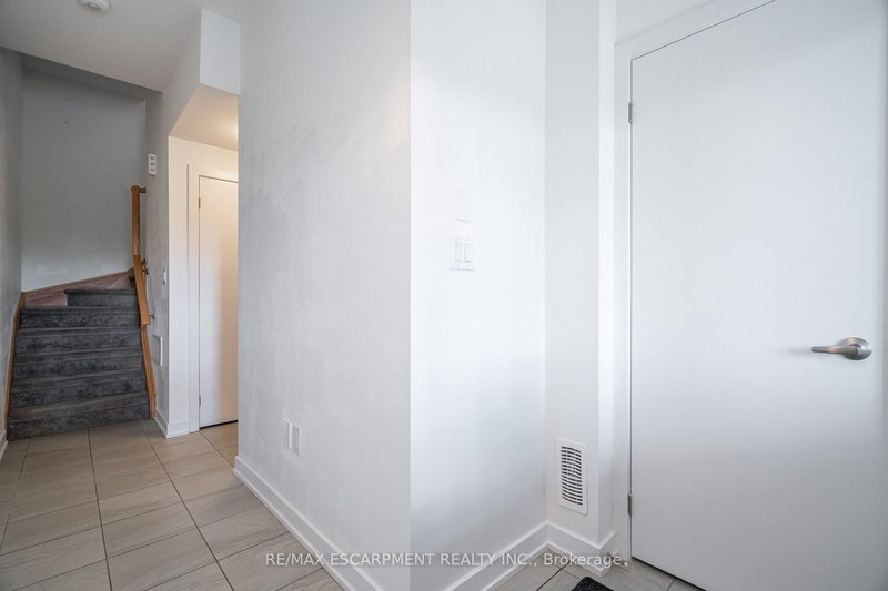 44 - 590 North Service Rd, Hamilton, L8E 0K5 | Image 2