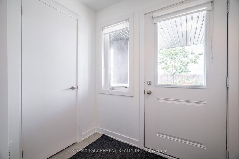 44 - 590 North Service Rd, Hamilton, L8E 0K5 | Image 3