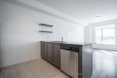 Unit 44 — 590 North Service Road — more photos