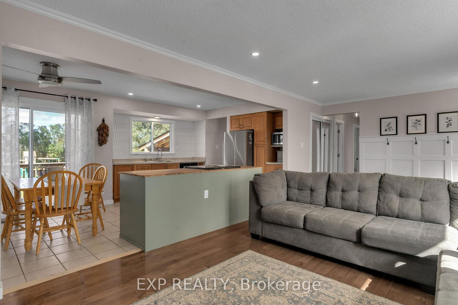 Listing Image 8