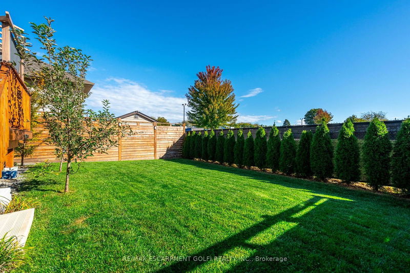 48 BERKSHIRE Dr  St. Catharines, L2M 0C2 | Image 35