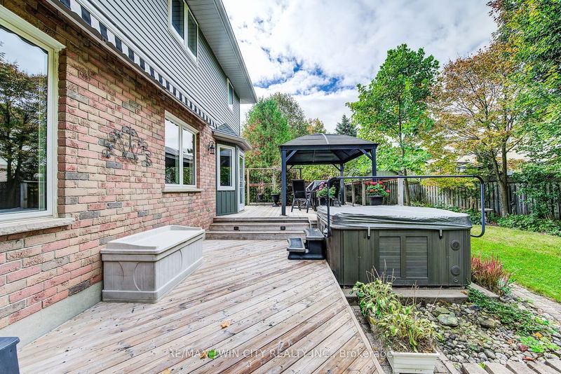 624 Red Pine Dr  Waterloo, N2V 1R9 | Image 32