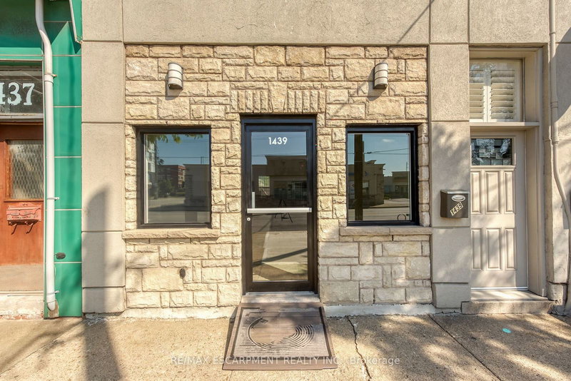 1439 Main St E, Hamilton, L8K 1C4 | Image 2