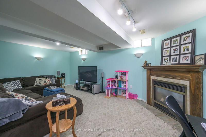 239 Portsmouth Cres E London, N5V 4C9 | Image 17