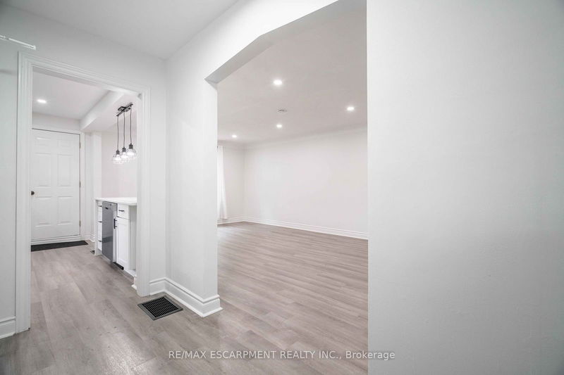 27 East 26th St  Hamilton, L8V 3C3 | Image 3