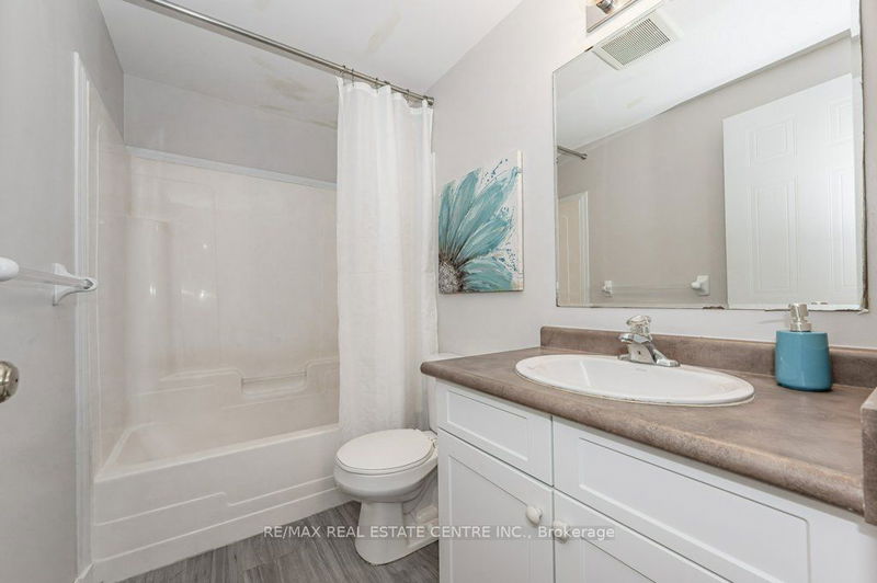  52 - 124 Gosling Gdns  Guelph, N1G 5K6 | Image 11