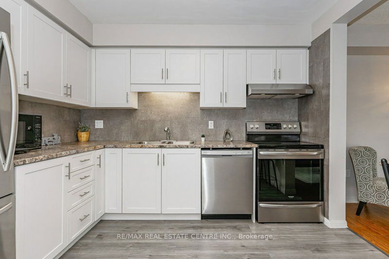  52 - 124 Gosling Gdns  Guelph, N1G 5K6 | Image 3