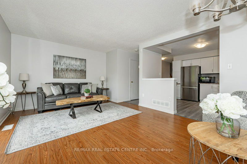  52 - 124 Gosling Gdns  Guelph, N1G 5K6 | Image 5