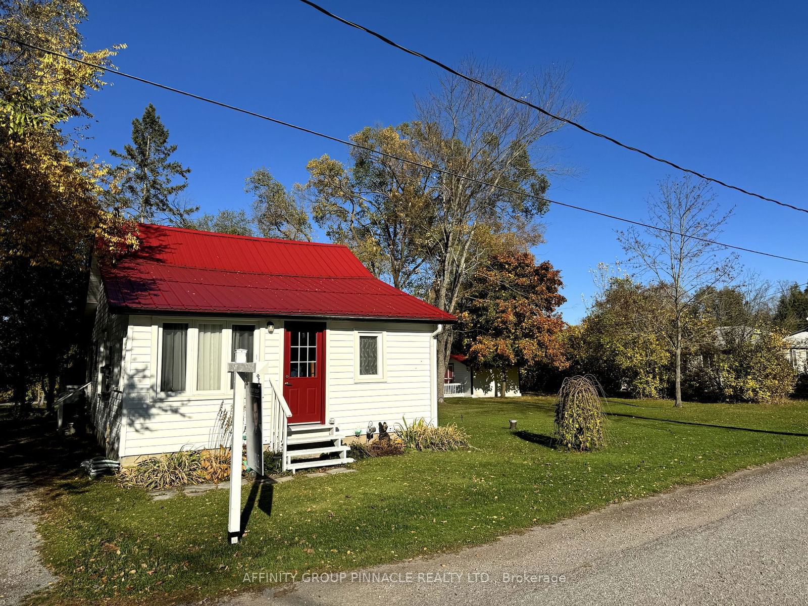 Detached House sold at 7 Leaf Street, Kawartha Lakes, Dunsford, K0M 1L0 - MLS: X9391698