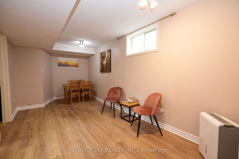 980 Thistledown Way N London, N6G 4L7 | Image 24