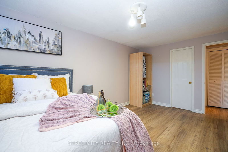 980 Thistledown Way N London, N6G 4L7 | Image 26