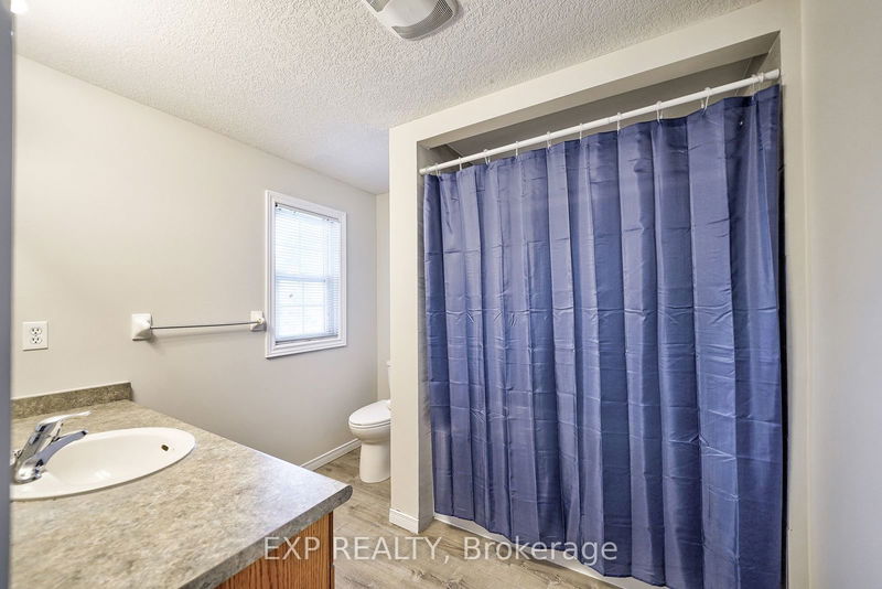 239 Bridlewreath St  Kitchener, N2E 4B5 | Image 17