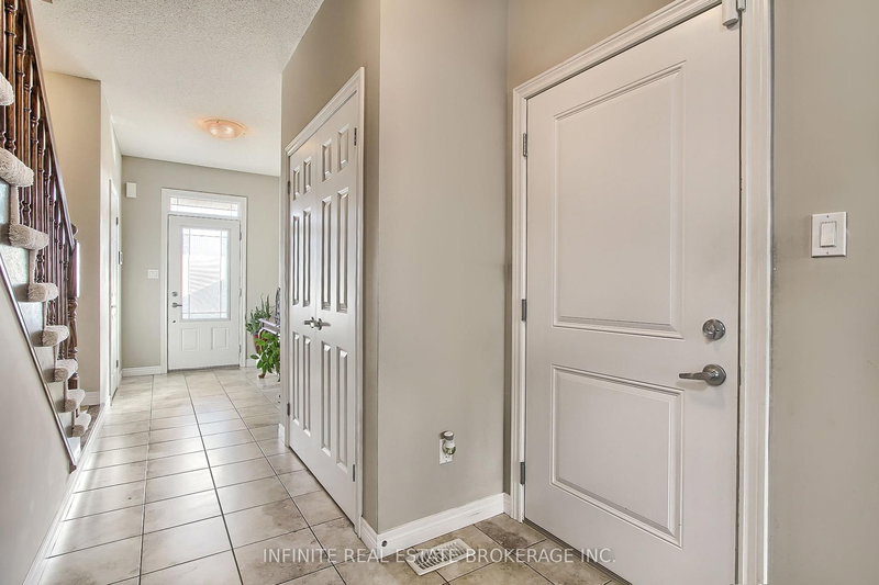 11 - 380 Lake St, Grimsby, L3M 0E8 | Image 3