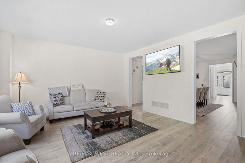 133 Mcfarlane Cres  Centre Wellington, N2M 0G5 | Image 14