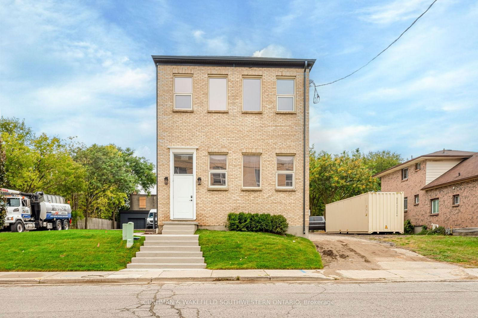 Building at 180 Simcoe Street, London, East K