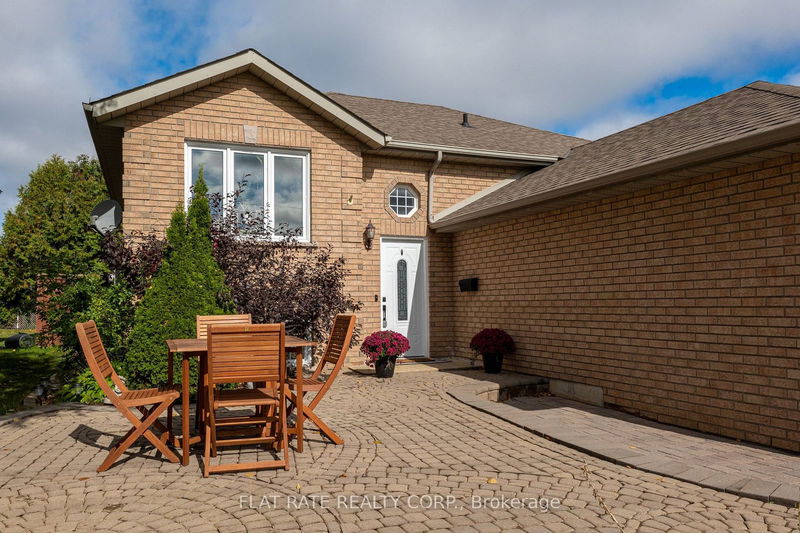 48 MCGIBBON Blvd  Kawartha Lakes, K9V 6G5 | Image 2