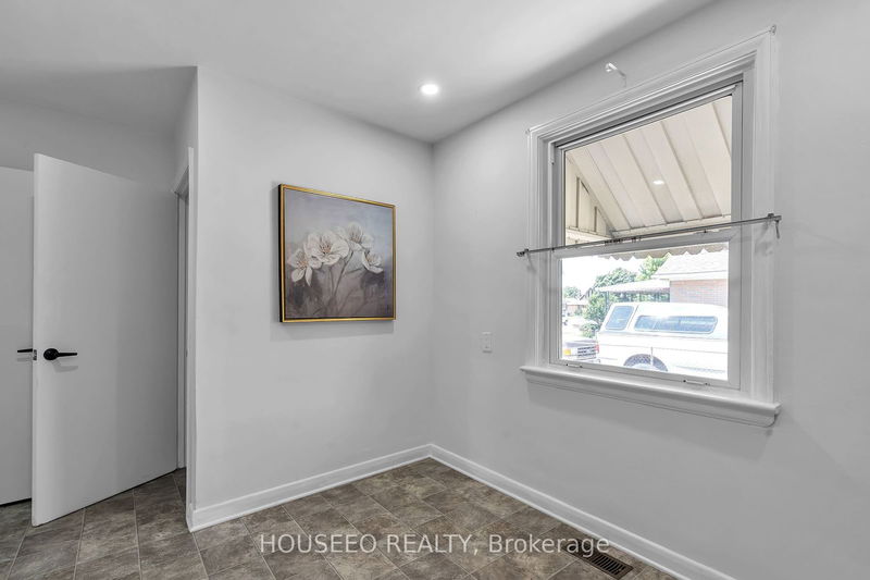 54 Tweedsmuir Ave  London, N5W 1K7 | Image 10