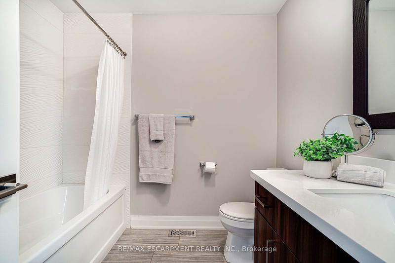 201 HATT St  Hamilton, L9H 2G7 | Image 30