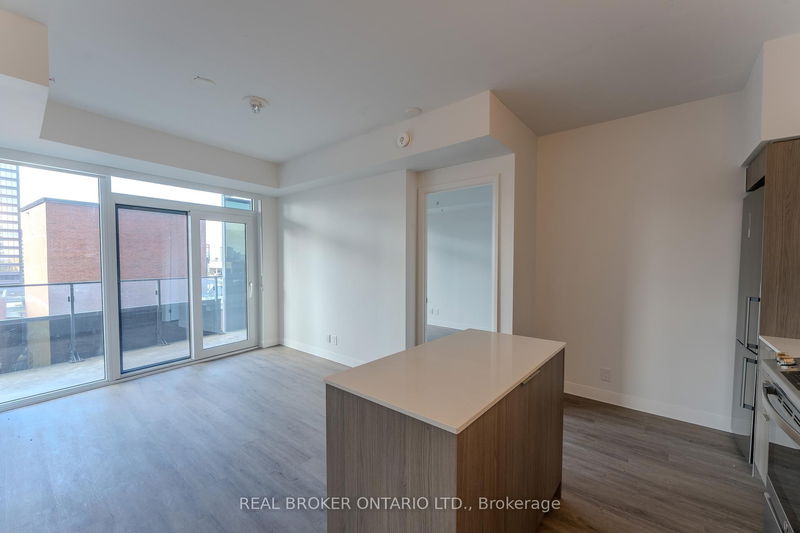 home for lease on 907-8 Hughson Street N