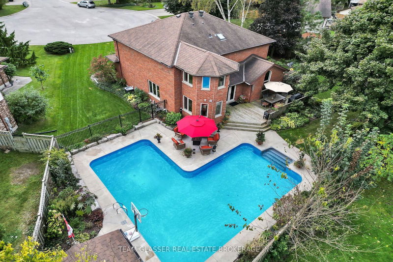 33 HILLCREST Crt  Middlesex Centre, N0L 1E0 | Image 2