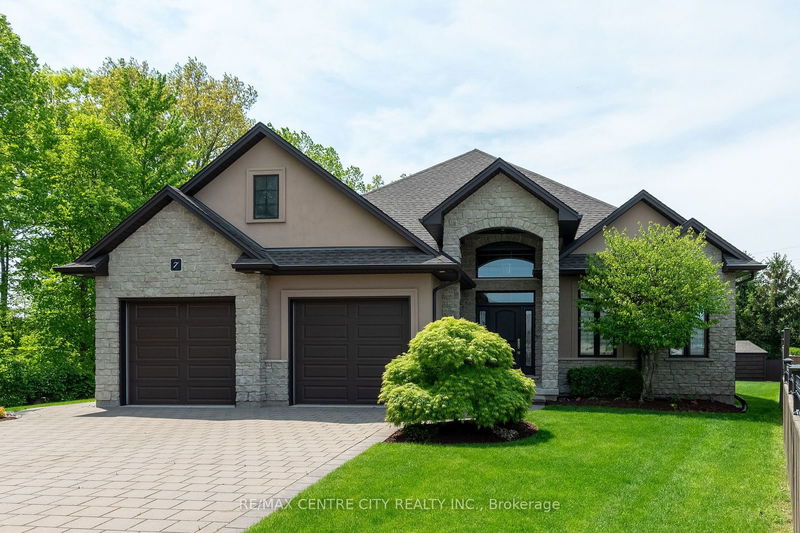 7 Drake Crt  Strathroy-Caradoc, N7G 0E1 | Image 1