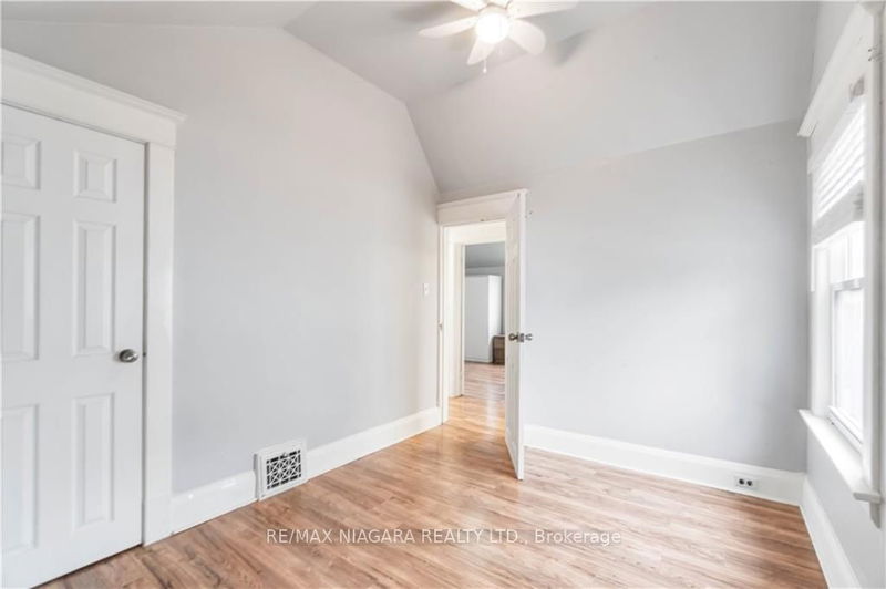 4586 Fifth Ave  Niagara Falls, L2E 4R6 | Image 17