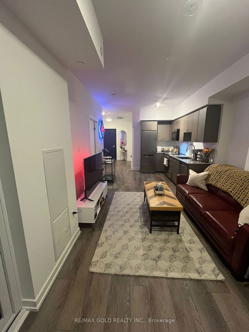 home for lease on 711-15 Wellington Street S