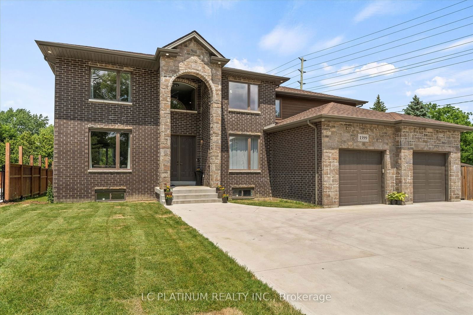 Detached House sold at 1599 Outram Avenue, LaSalle, N9J 3M3 - MLS: X9397852