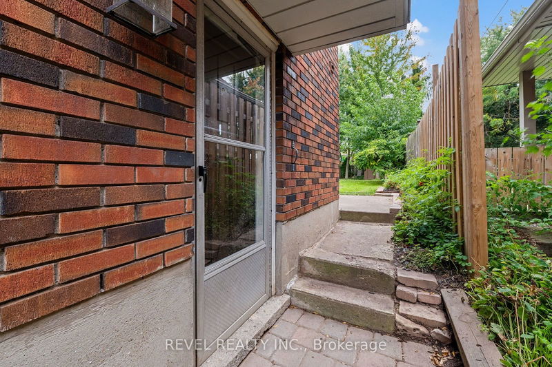 4974 Valley Way  Niagara Falls, L2E 1W7 | Image 24