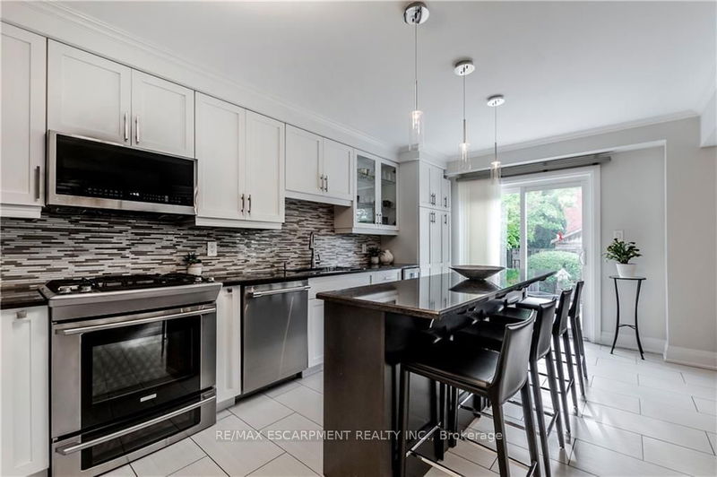 2 Aquasanta Cres  Hamilton, L9B 2K8 | Image 13