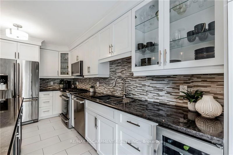 2 Aquasanta Cres  Hamilton, L9B 2K8 | Image 16