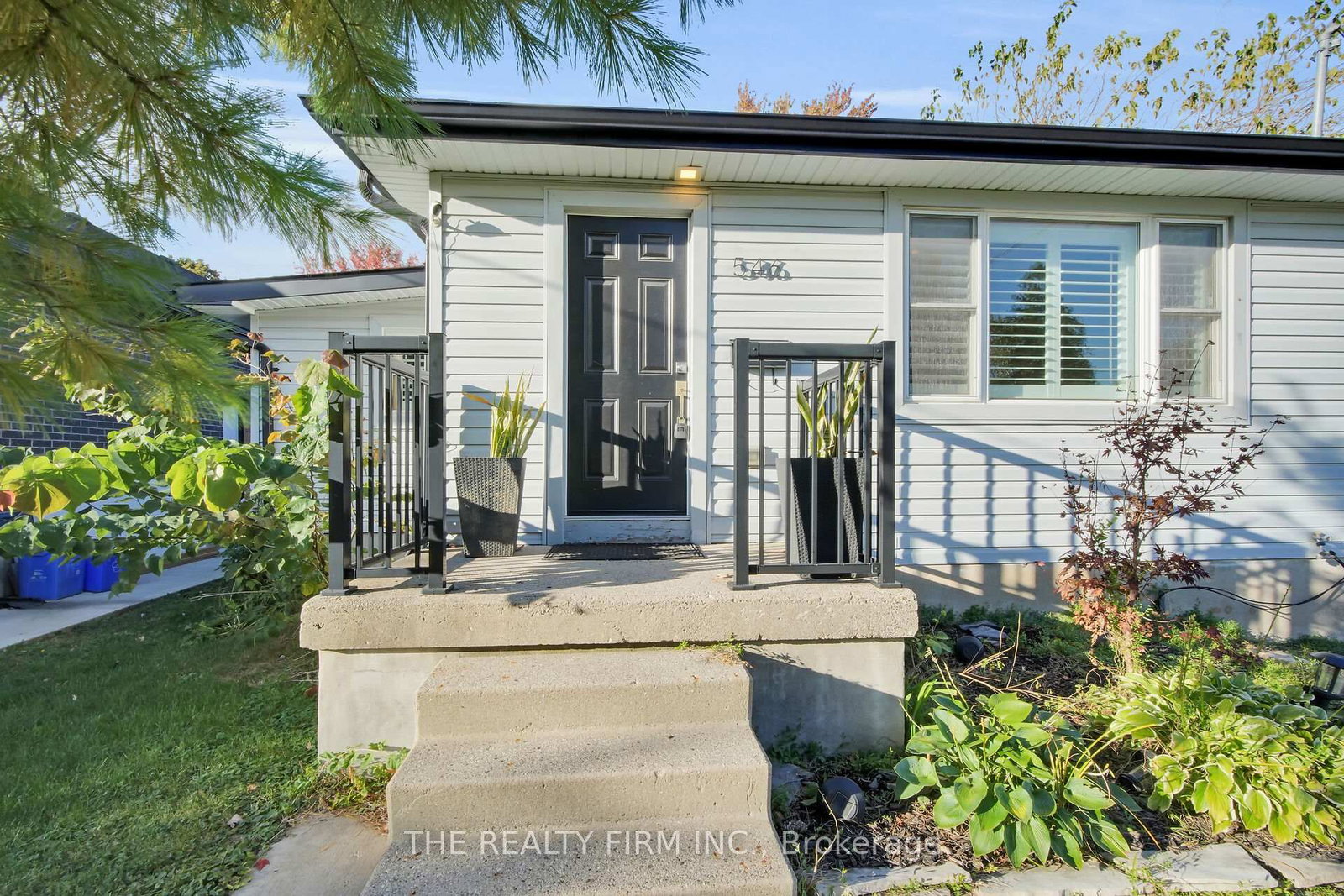 Listing Image 4