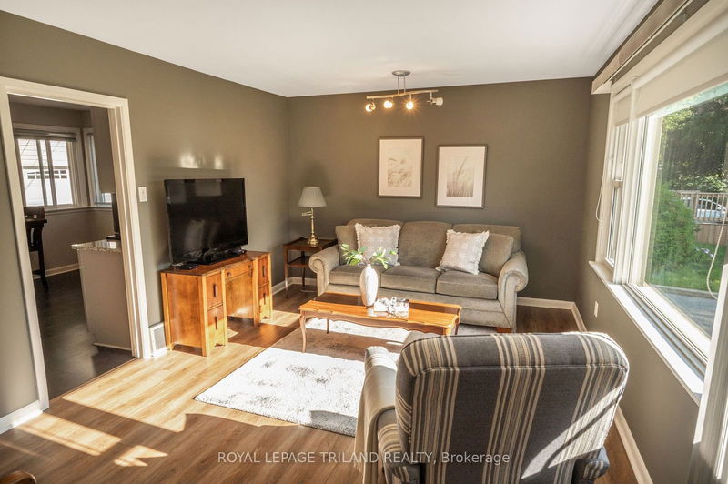 22 Breton Park Cres  London, N5W 1N1 | Image 12