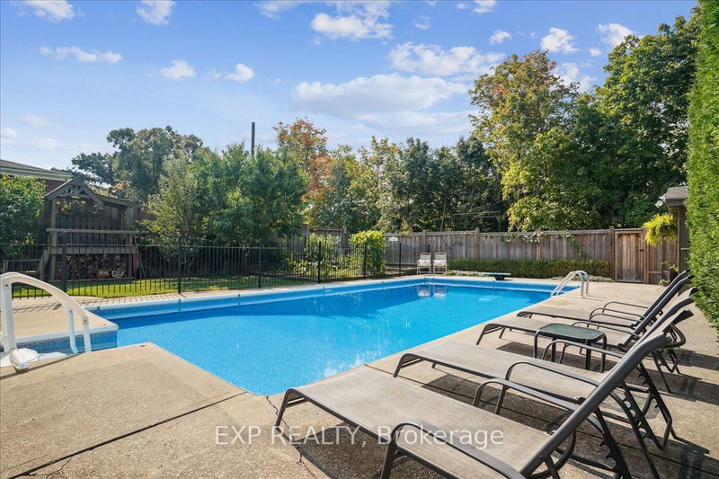 70 Country Club Dr  Hamilton, L8K 5W2 | Image 34