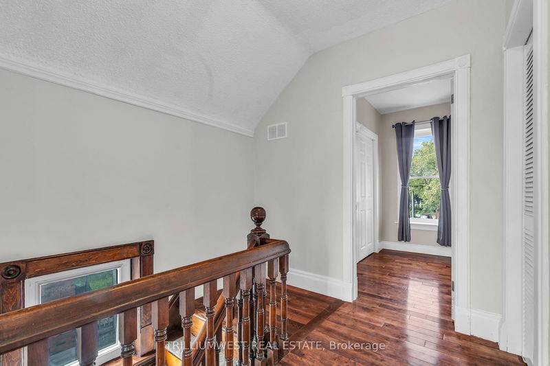 301 Ahrens St W Kitchener, N2H 4E3 | Image 19