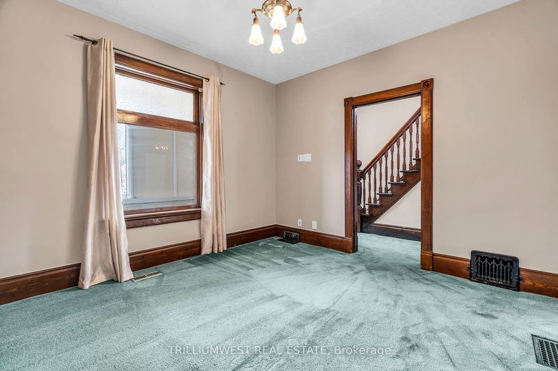 301 Ahrens St W Kitchener, N2H 4E3 | Image 34