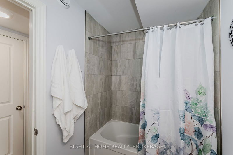  12 - 235 CHAPEL HILL Dr  Kitchener, N2R 1N3 | Image 20