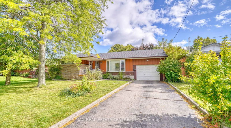 home for lease on (upper)-11 Southill Drive