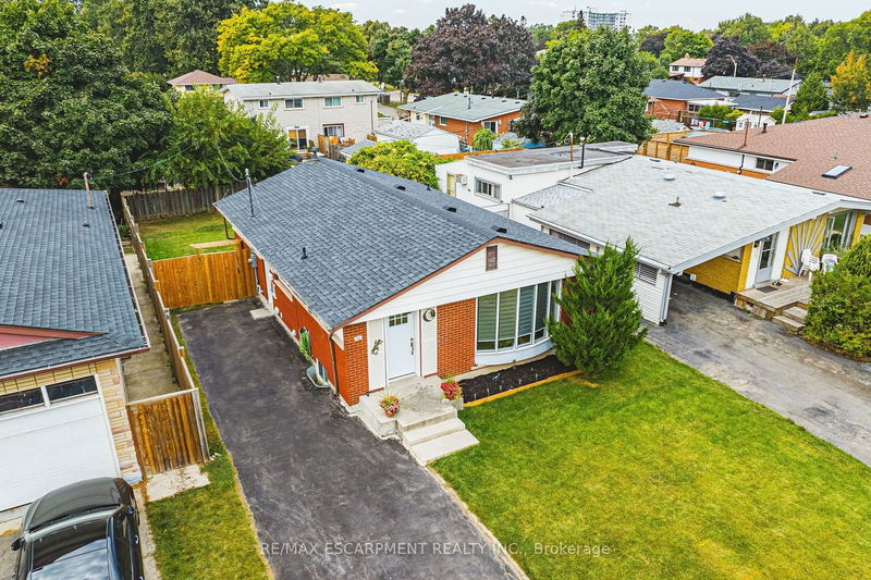 96 CARDINAL Dr  Hamilton, L9A 4H7 | Image 1