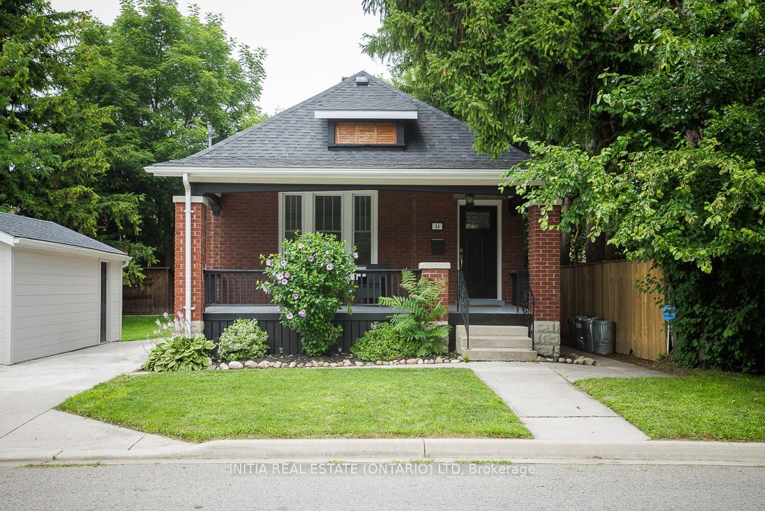 Building in 14 Carlton Avenue