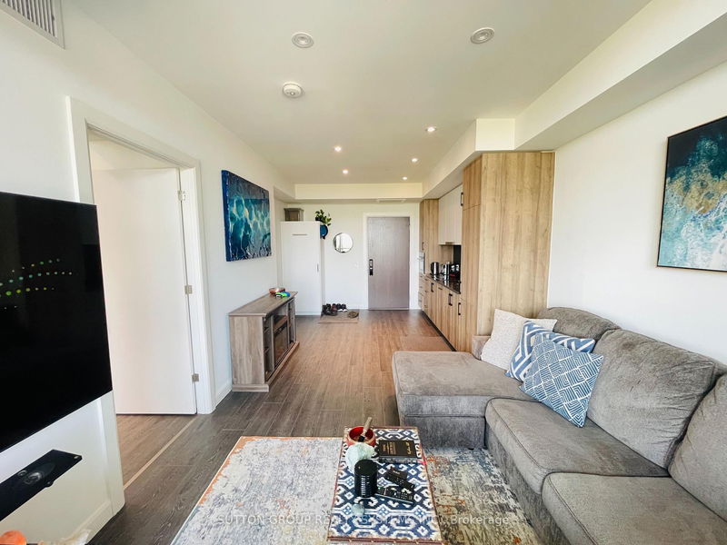 home for lease on 901-741 King Street W