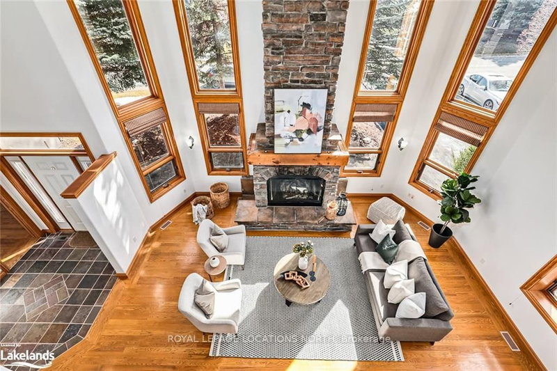 137 Pioneer Lane, Blue Mountains, L9Y 0M7 | Image 2