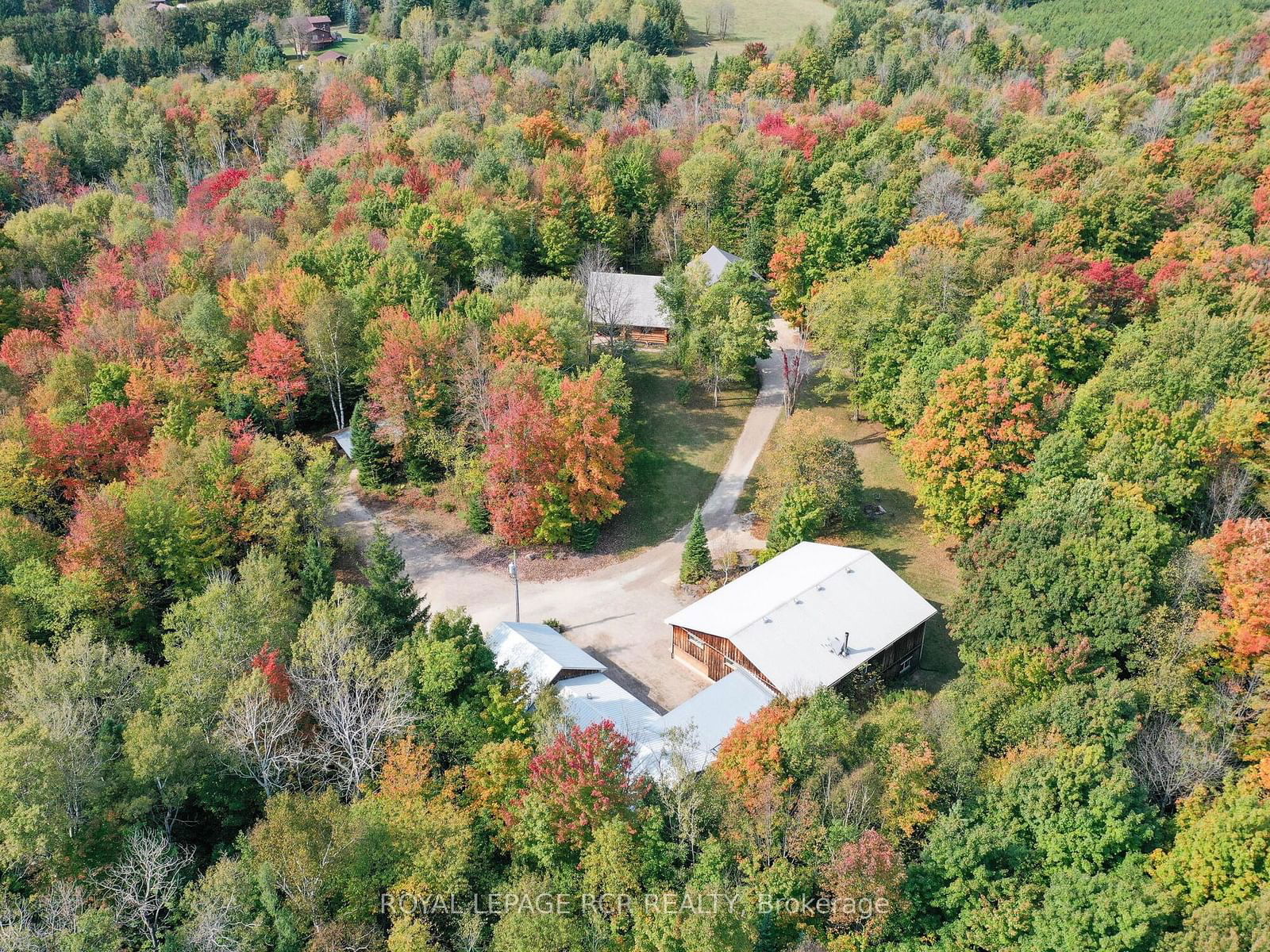 Building in 425457 25 Sideroad