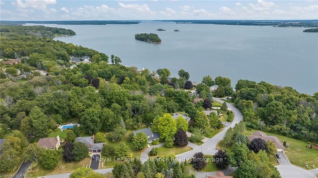 Detached House sold at 57 FAIRCREST Boulevard, Kingston, Kingston East (Incl CFB Kingston), K7L 4V1 - MLS: X9401556