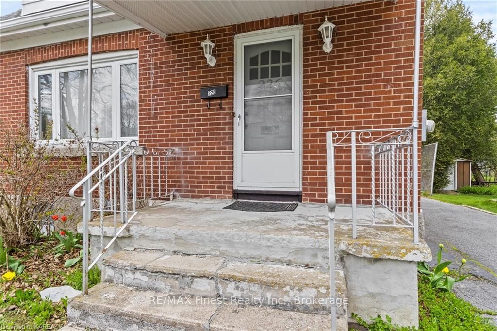 Listing photo 3