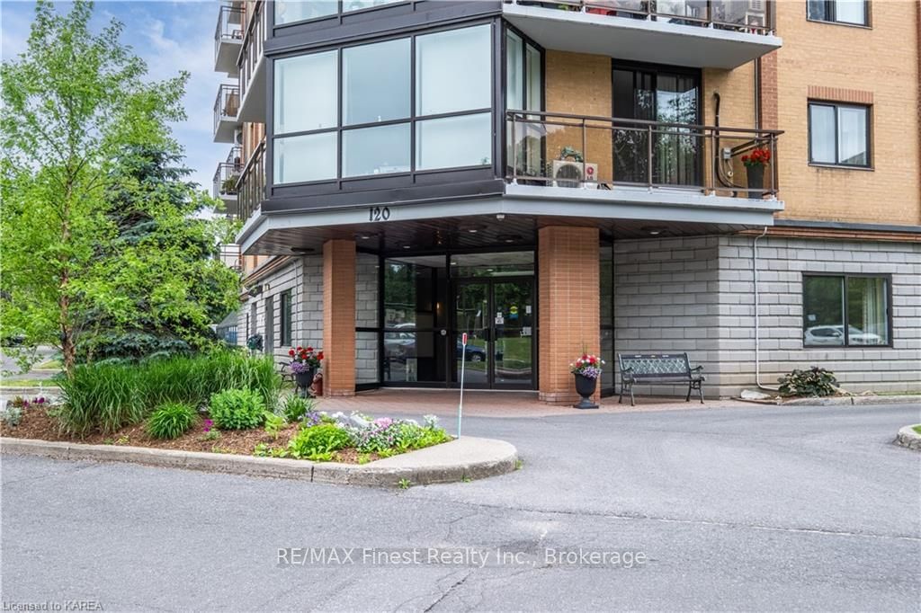 Condo sold at 707-120 BARRETT Court, Kingston, Kingston East (Incl Barret Crt), K7L 5H6 - MLS: X9403250