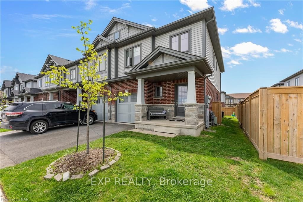 Townhouse sold at 17 SEVERINO CIRCLE N/A, West Lincoln, Smithville, L0R 2A0 - MLS: X9405323