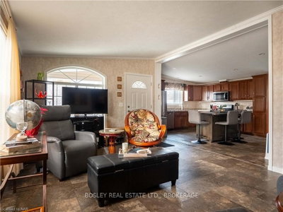 Unit 323 — 23 FOUR MILE CREEK Road — photo 4